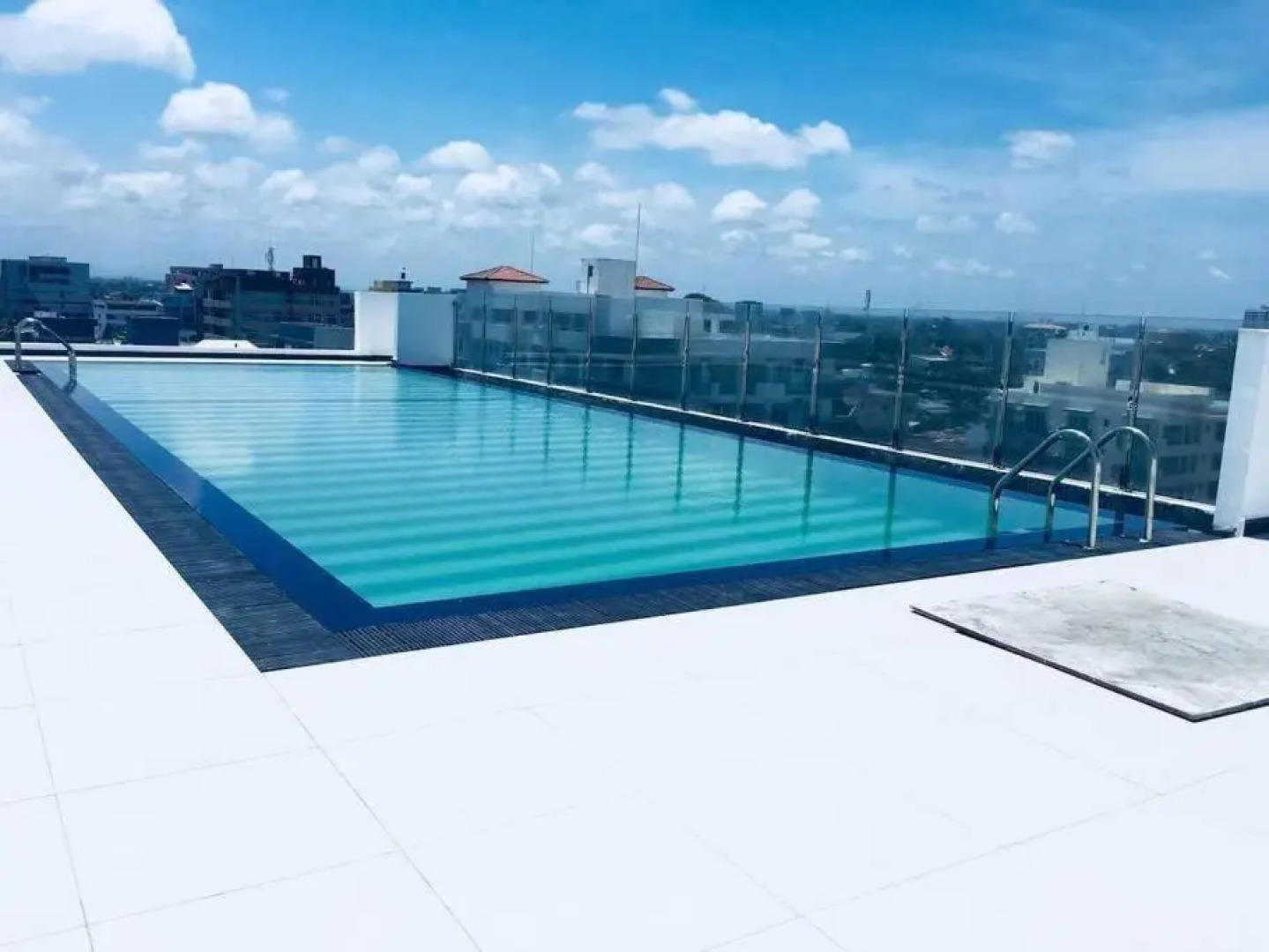 Modern luxury Condo,3 bedroom and 3 bathrooms