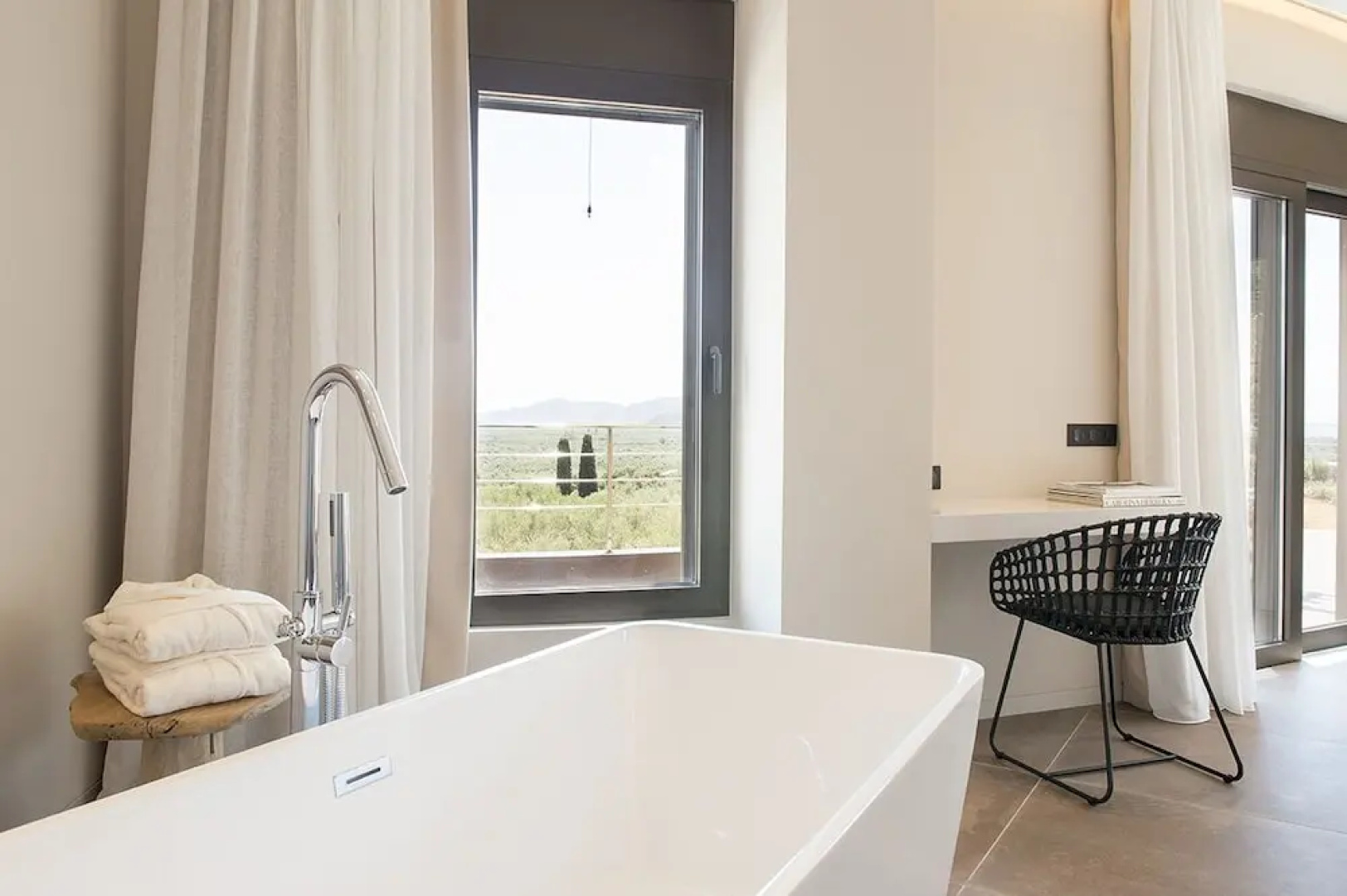 Captivating 5br Pool Villa Close Navarino Golf