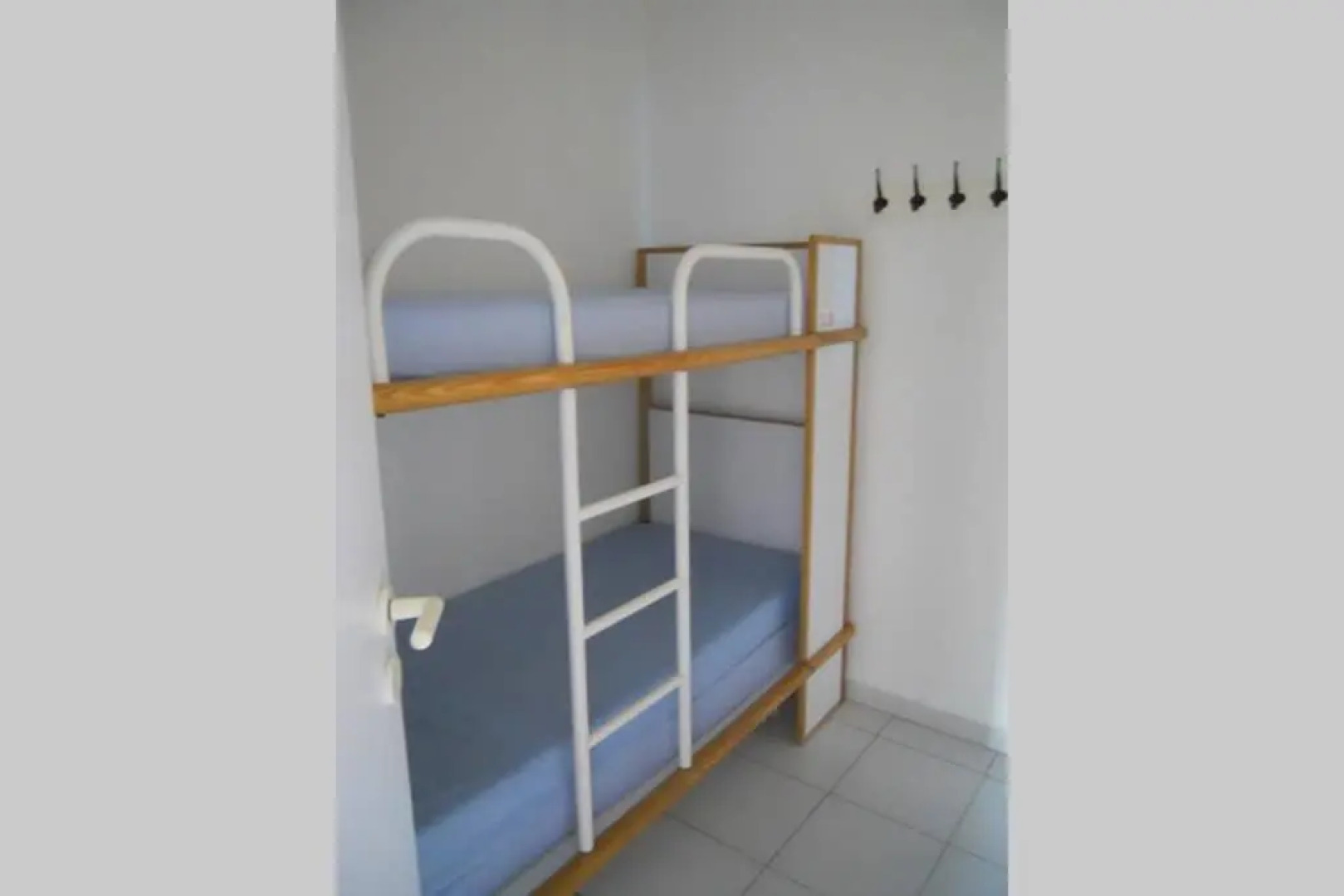 La Petite Cachette - Pool and 150m to the beach