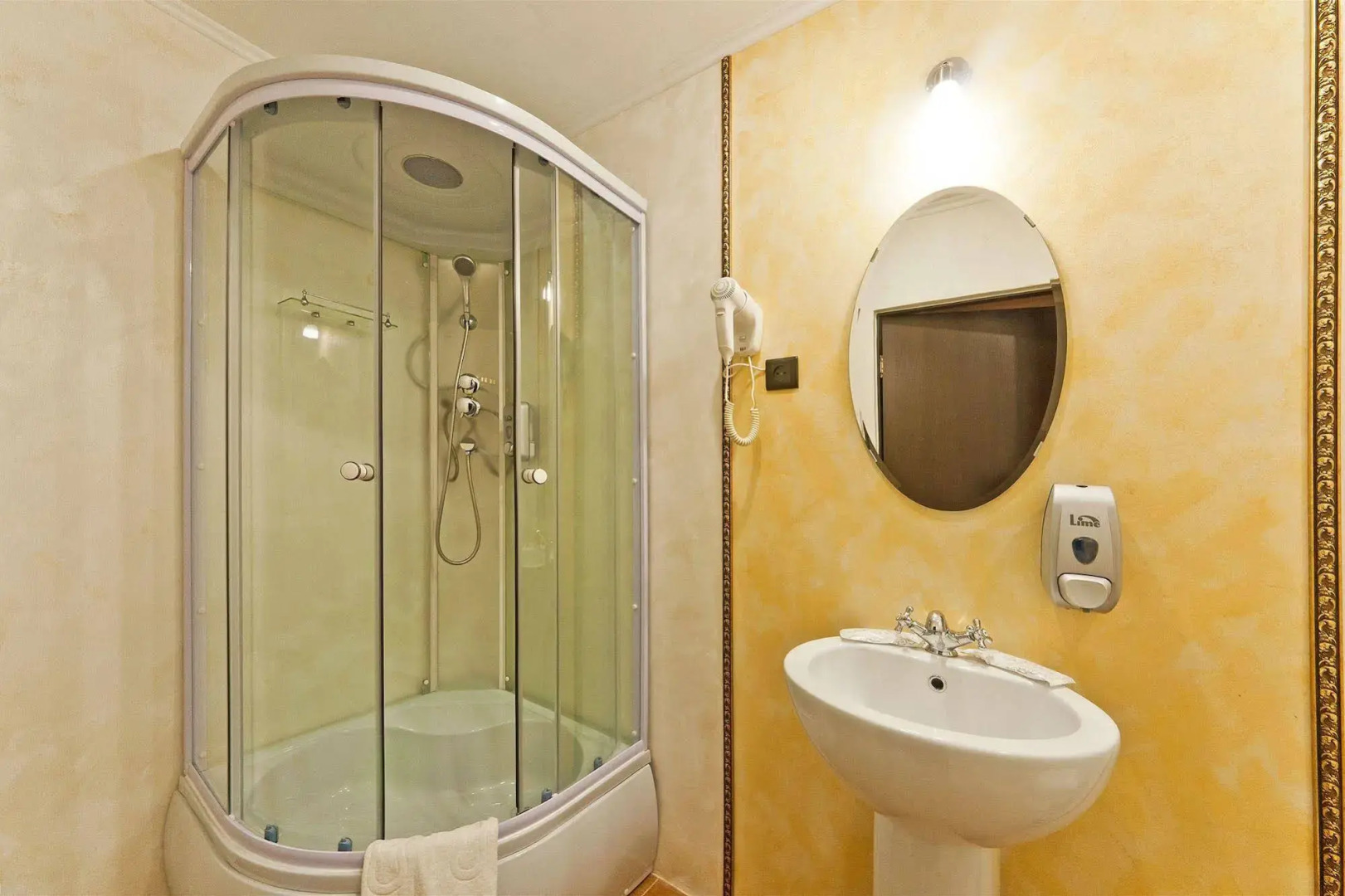 Гранд Ладожский