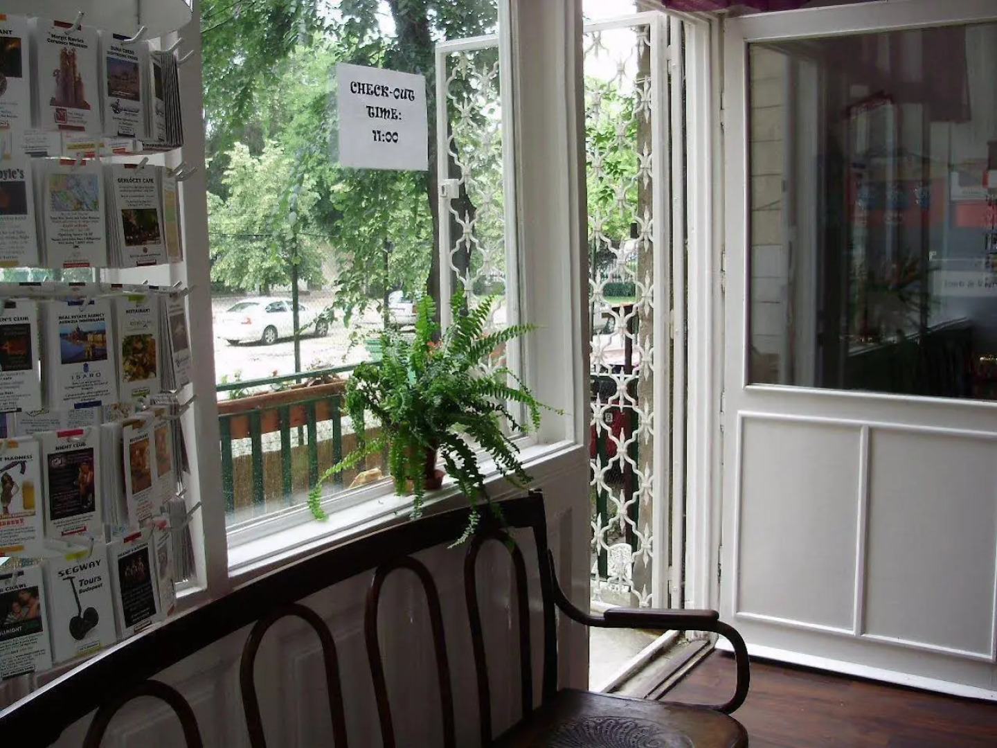 Baroque Hostel & Coworking