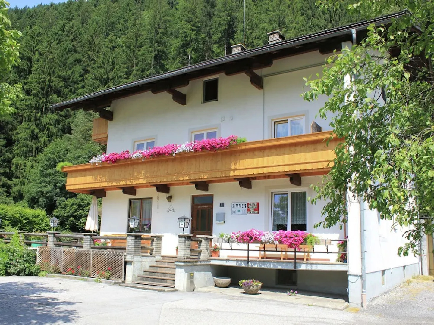 Hilltop Apartment in Aschau im Zillertal near Ski Area
