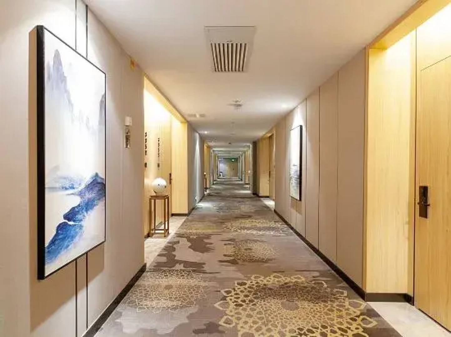 Mousi Light Luxury Hotel