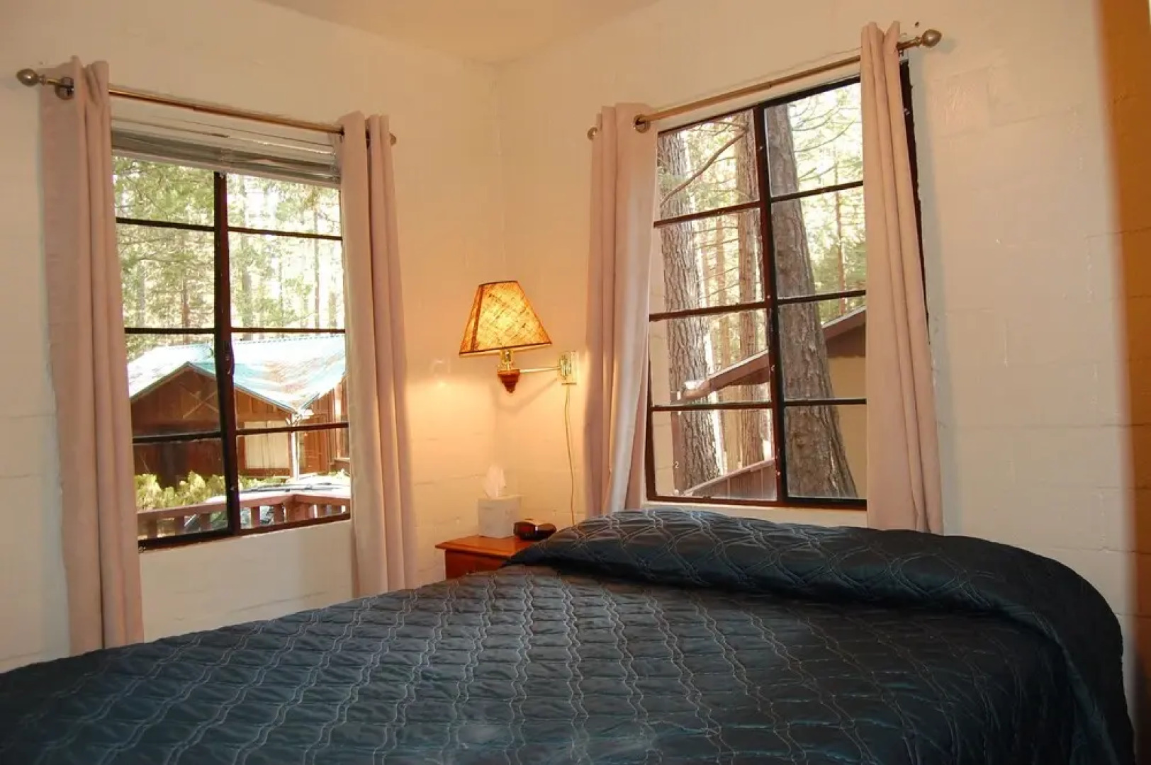 Bassett Cedar Rock Cabin II