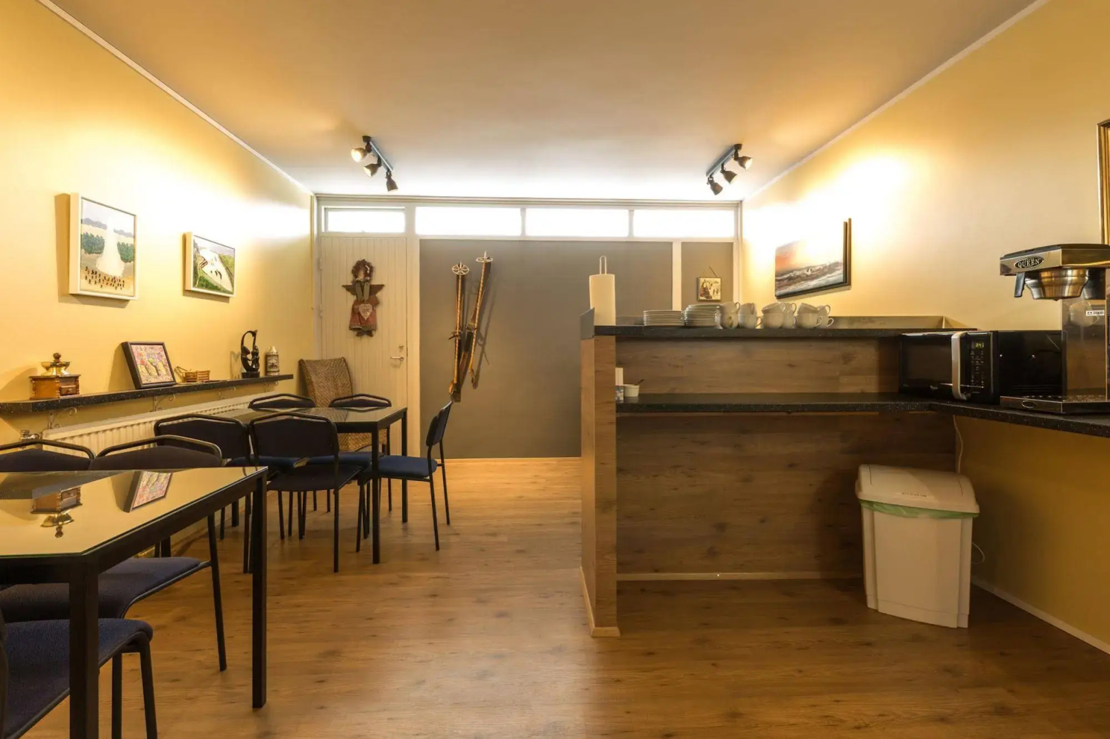 Guesthouse Garun, Skolavellir