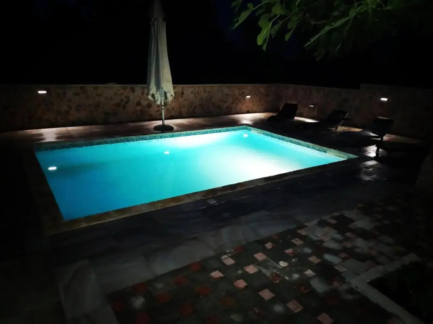 Authentic Stone House Stela & Lea