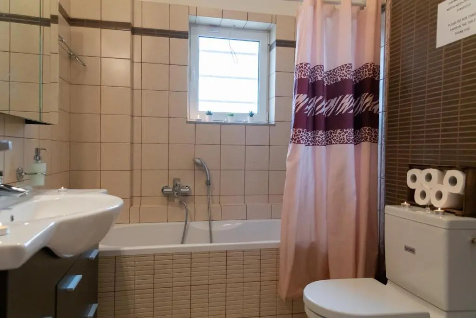 Rose's House (Near Airport)