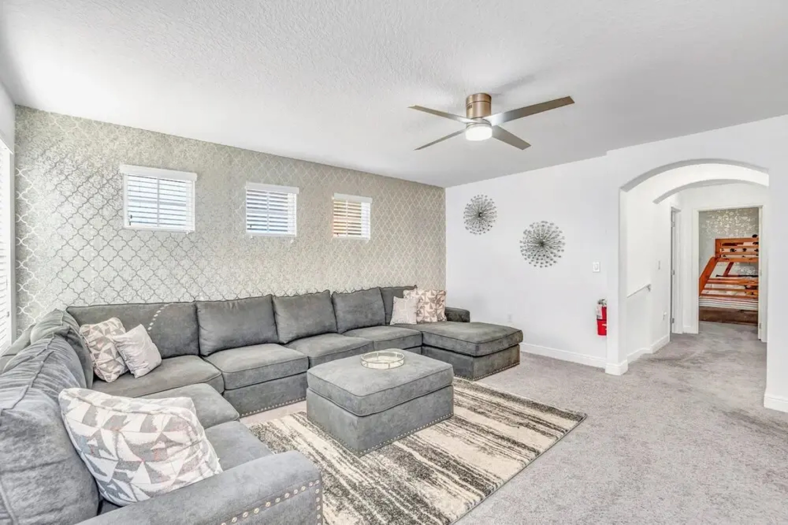5BR Luxury Family Home - Pool BBQ and Netflix