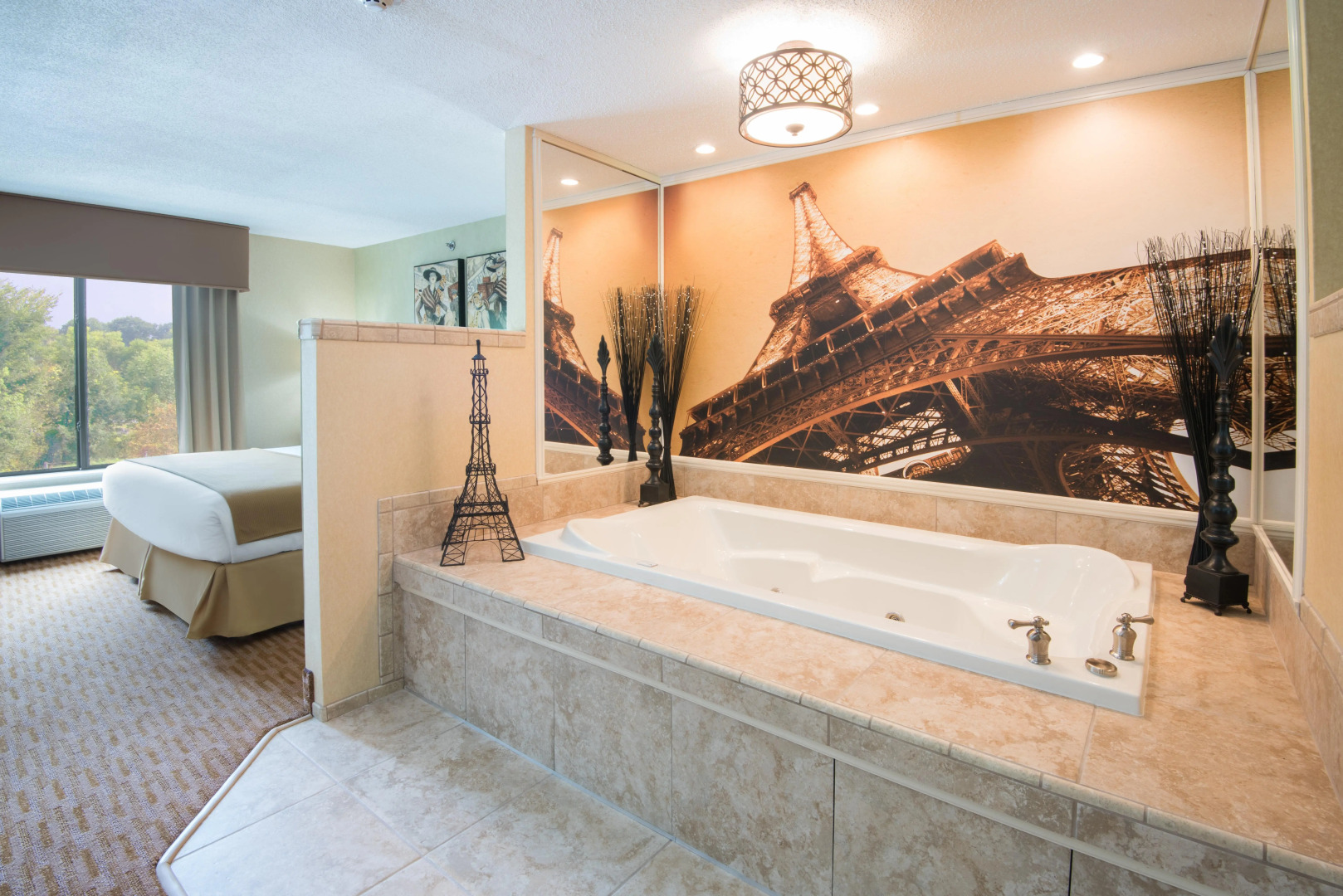 Holiday Inn Express & Suites Sharon-Hermitage by IHG