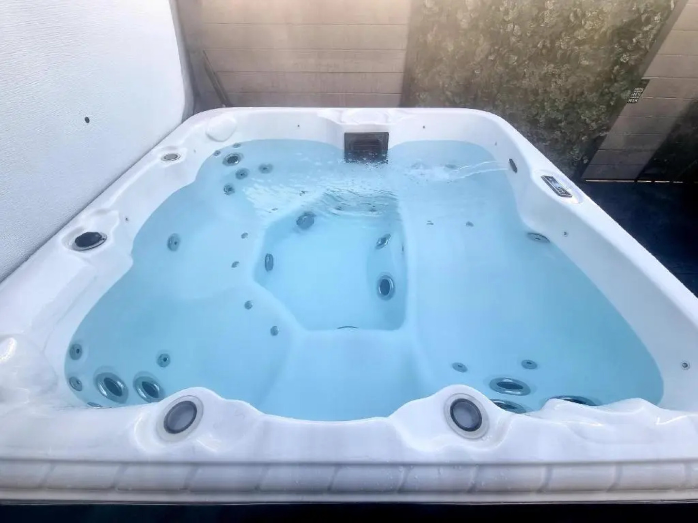 Apple Tree Lodge, Hot Tub, 3 Bedroom, 2 Bars