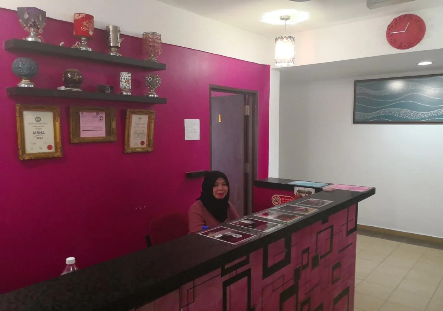 OYO 89585 Hotel Happy Inn