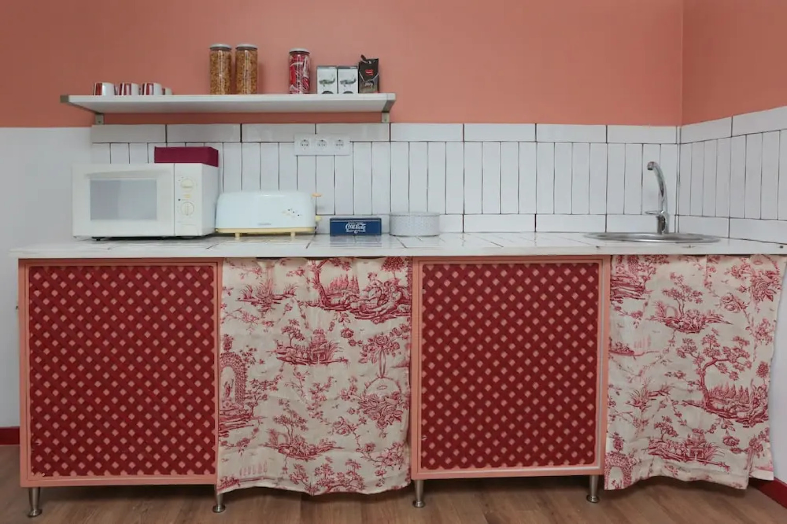 Caminha Hostel & Suites