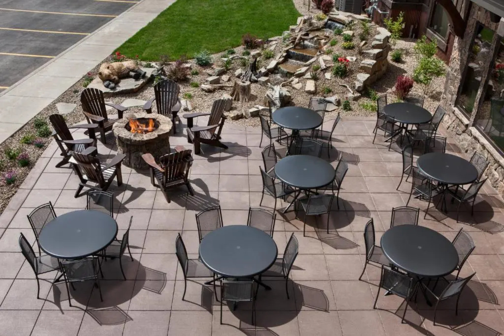 Glacier International Lodge