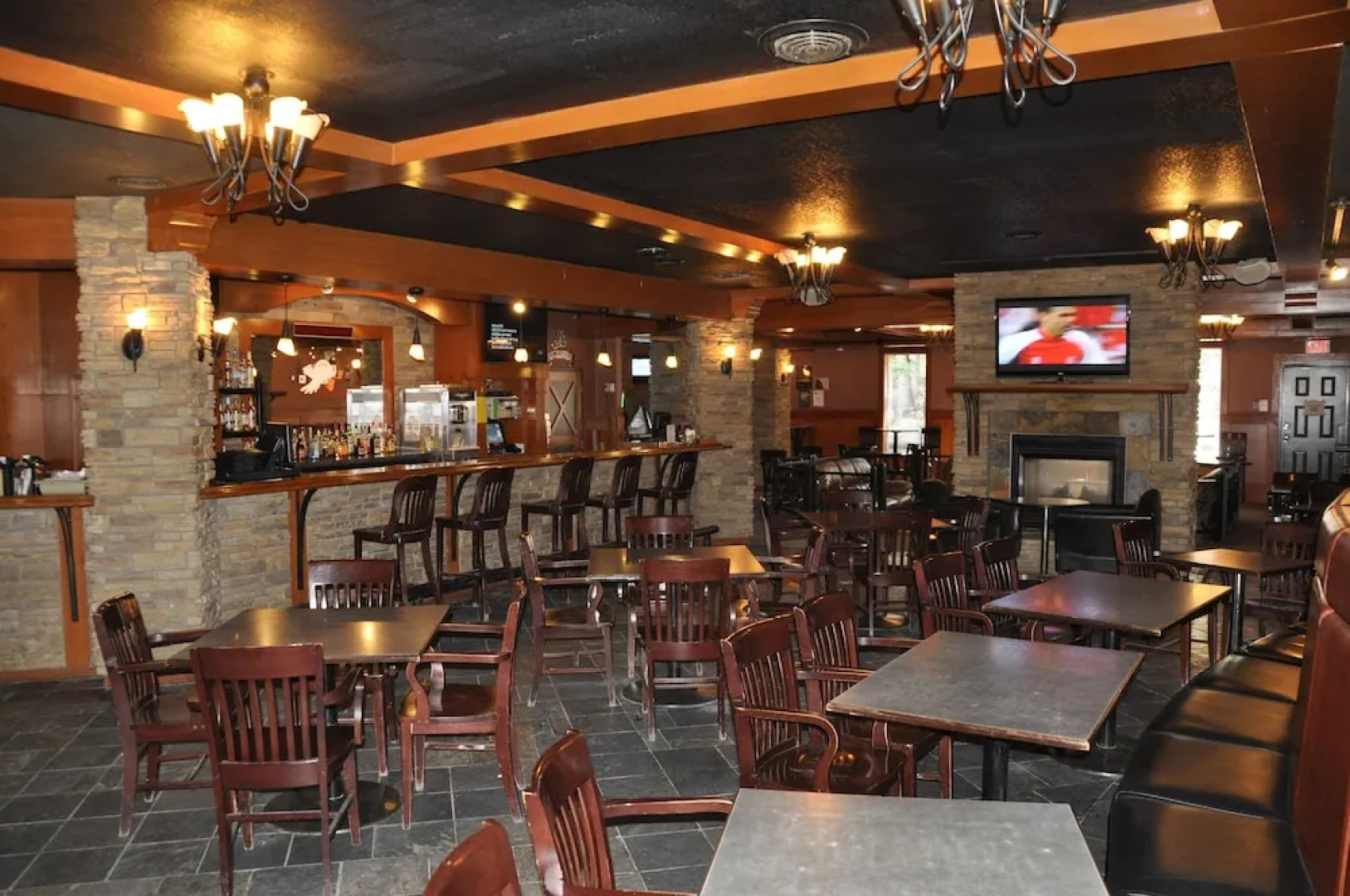 Twin Pine Inn & Suites