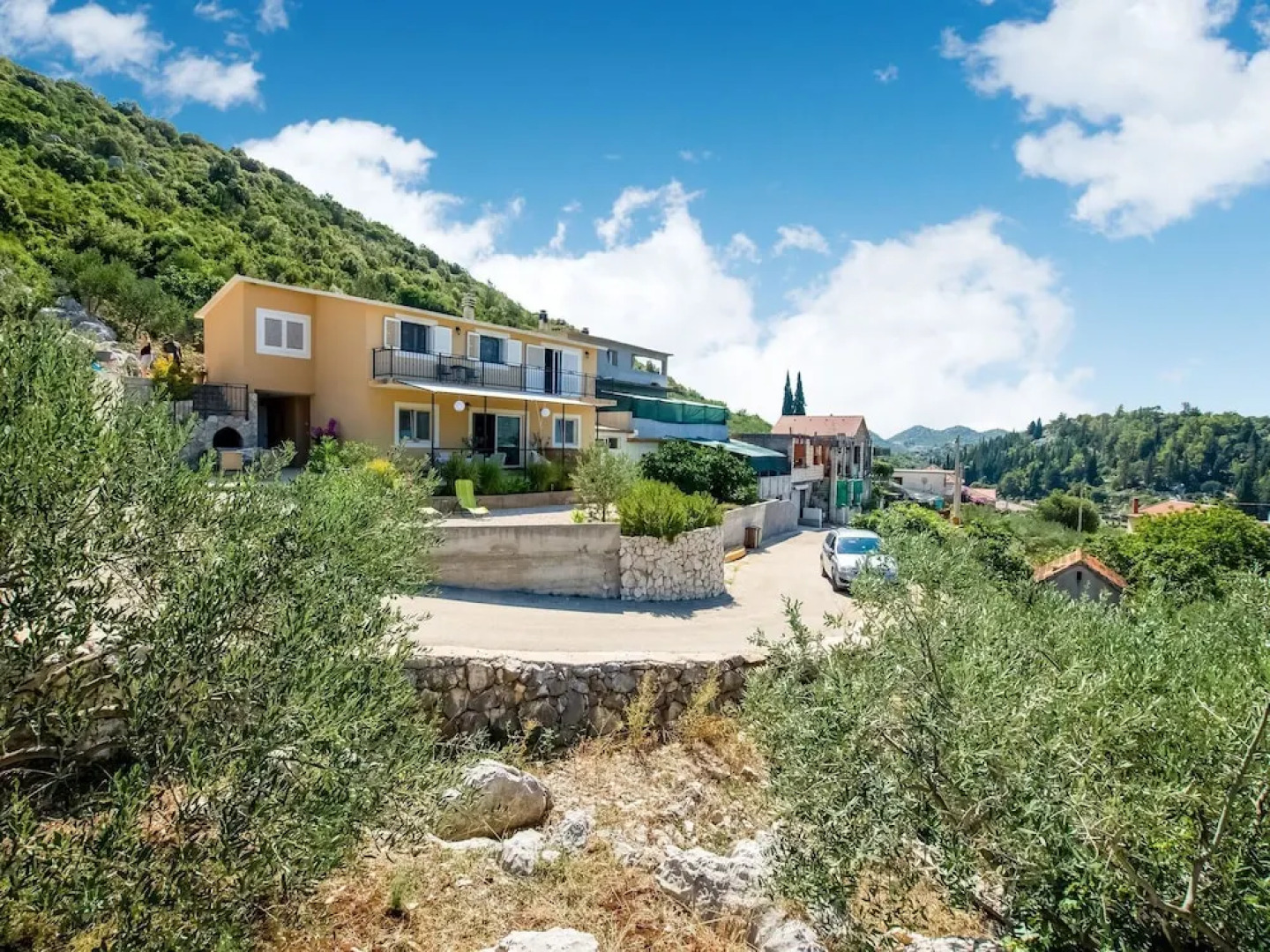 Sunrise Blace Apartments