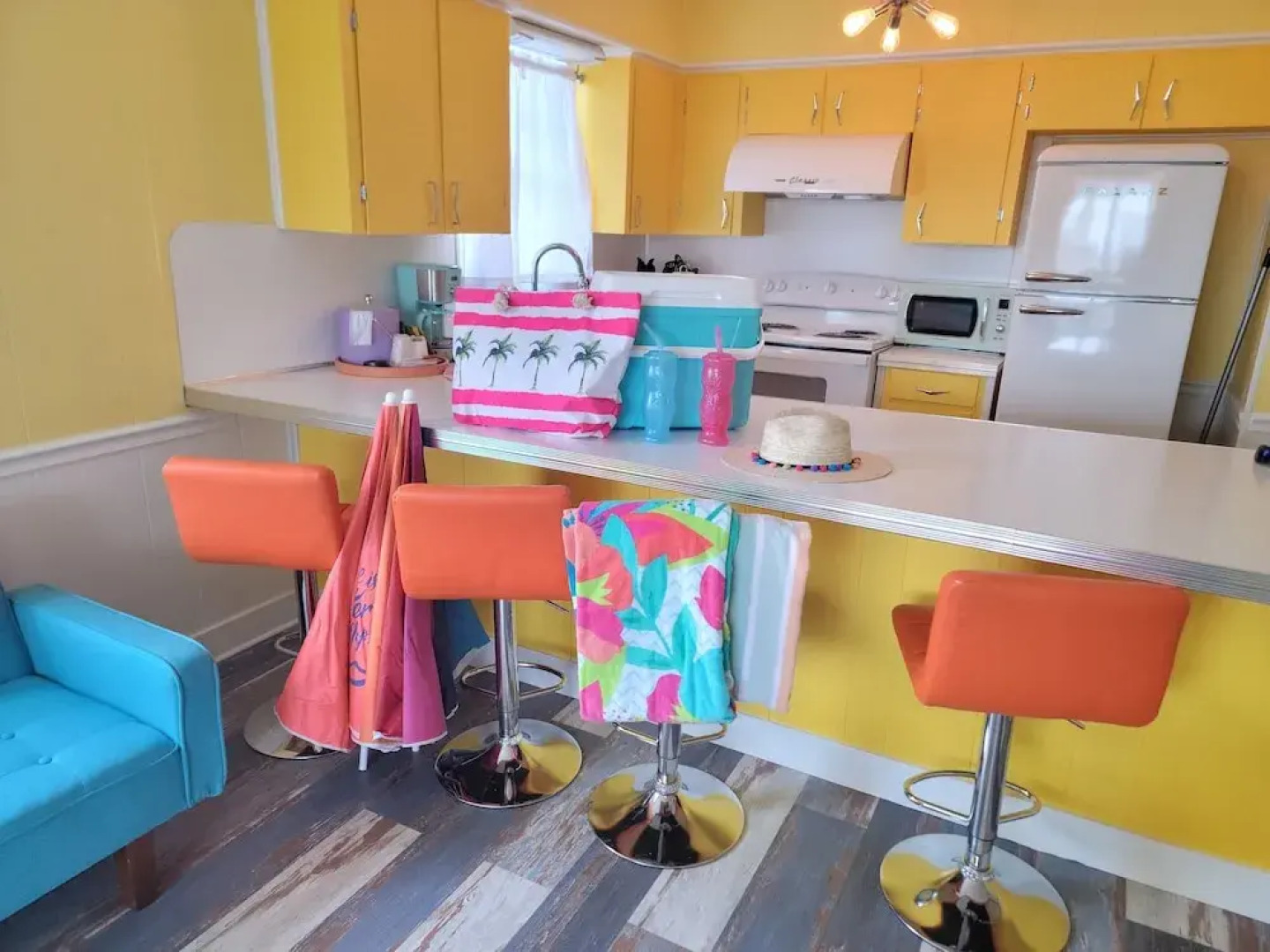 Upper Deck Hotel and Bar - Adults Only