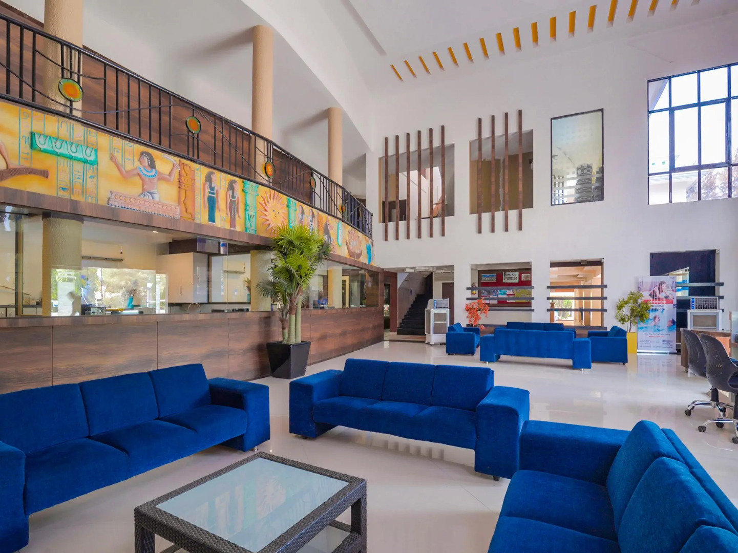 Collection O 23137 Blue Roof Club