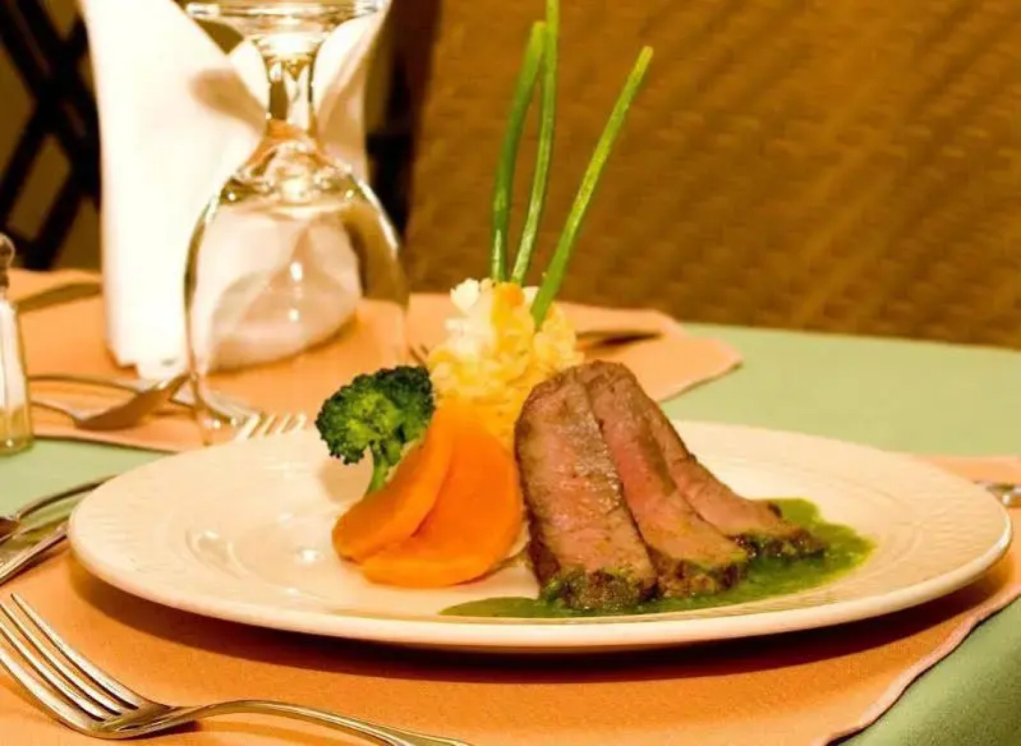 Tropical Winds Apartment Hotel