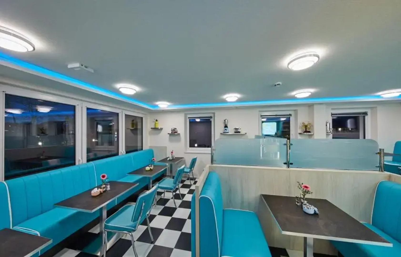 Bernstein Hotel "50`s Seaside Motel"