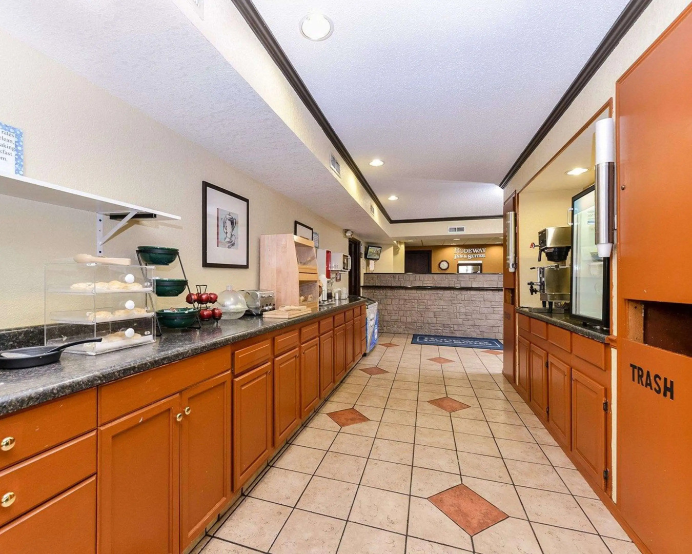 Rodeway Inn & Suites Madison East