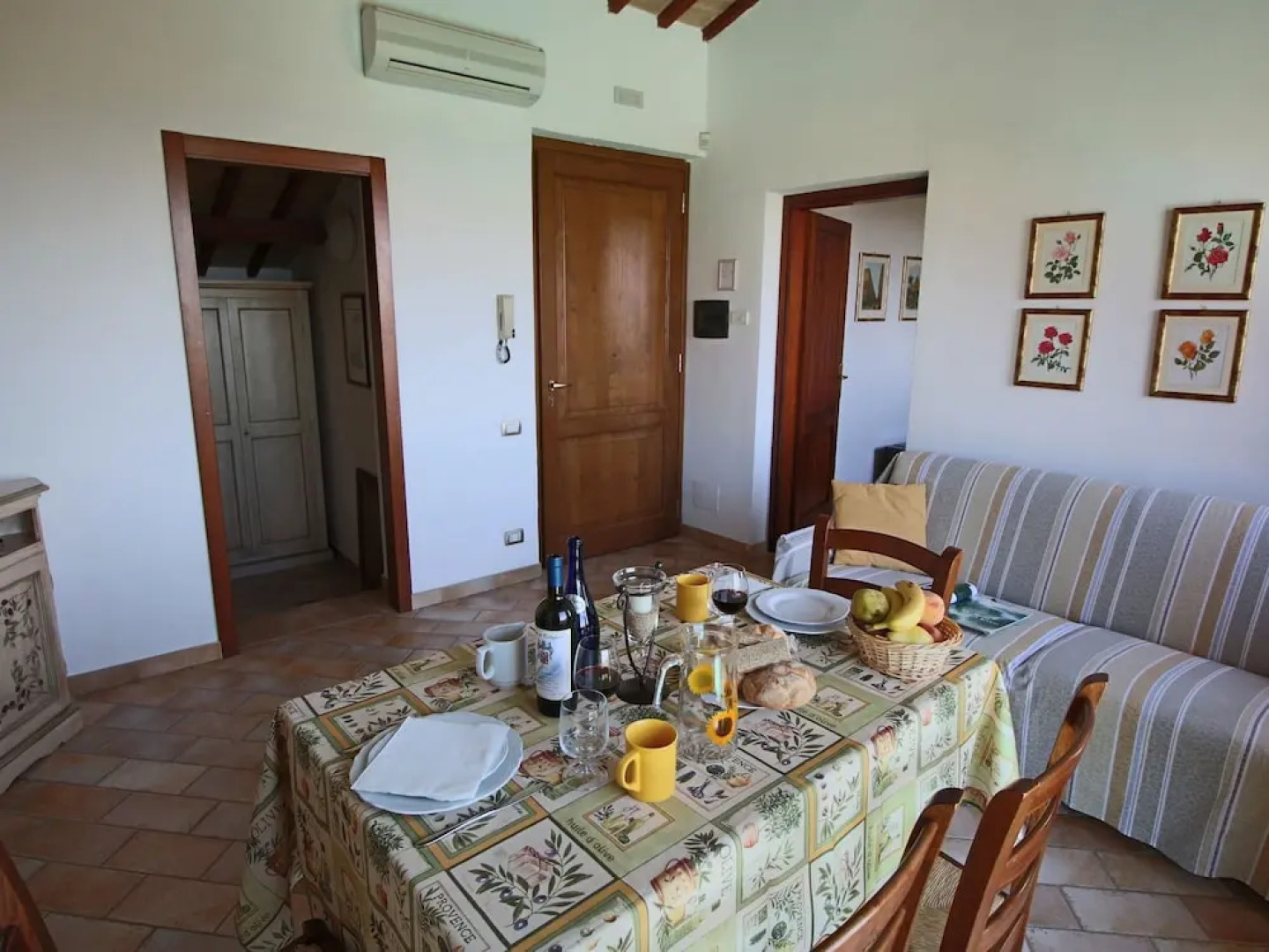 Quaint Farmhouse in Trevi With Swimming Pool