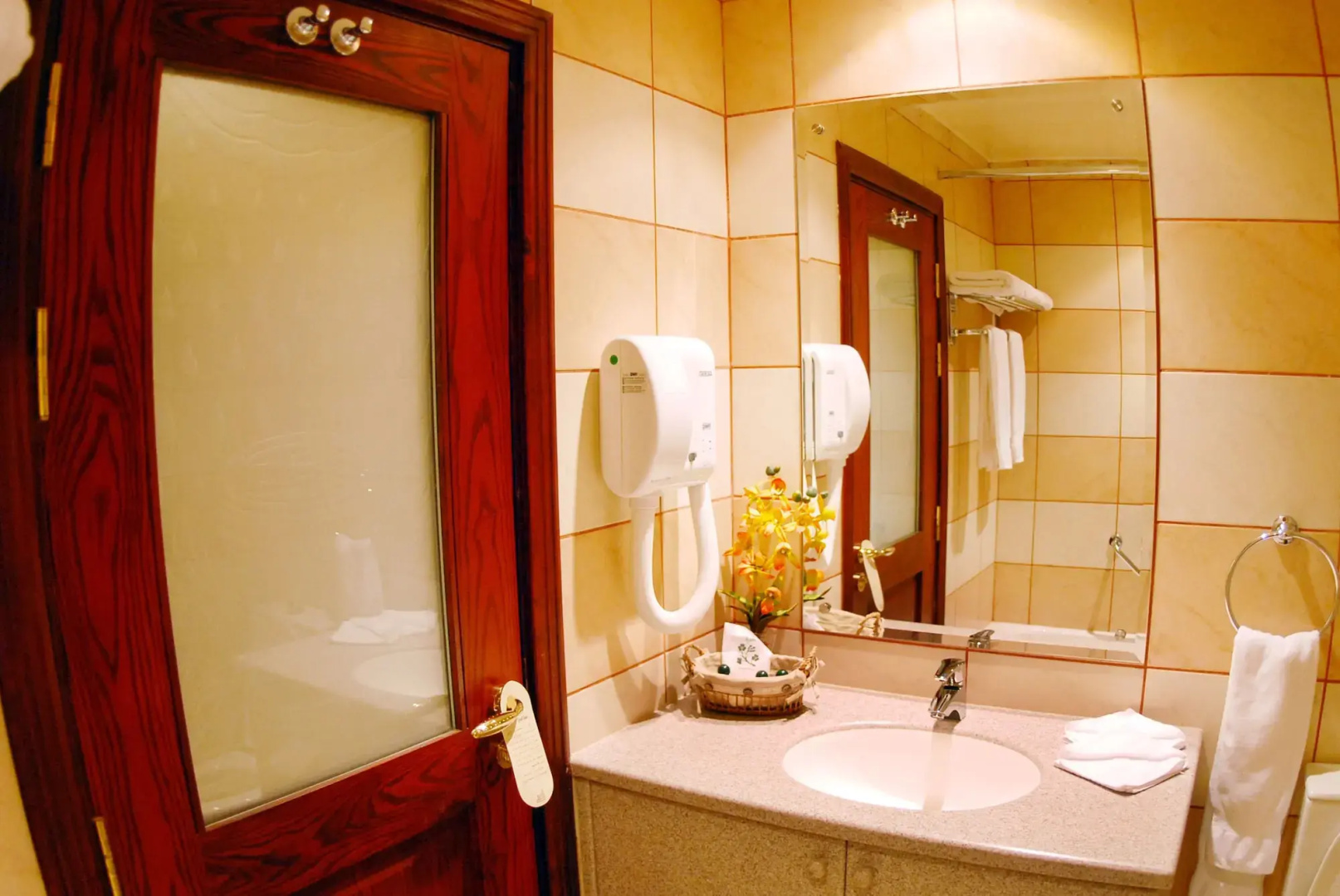 Al Liwan Suites