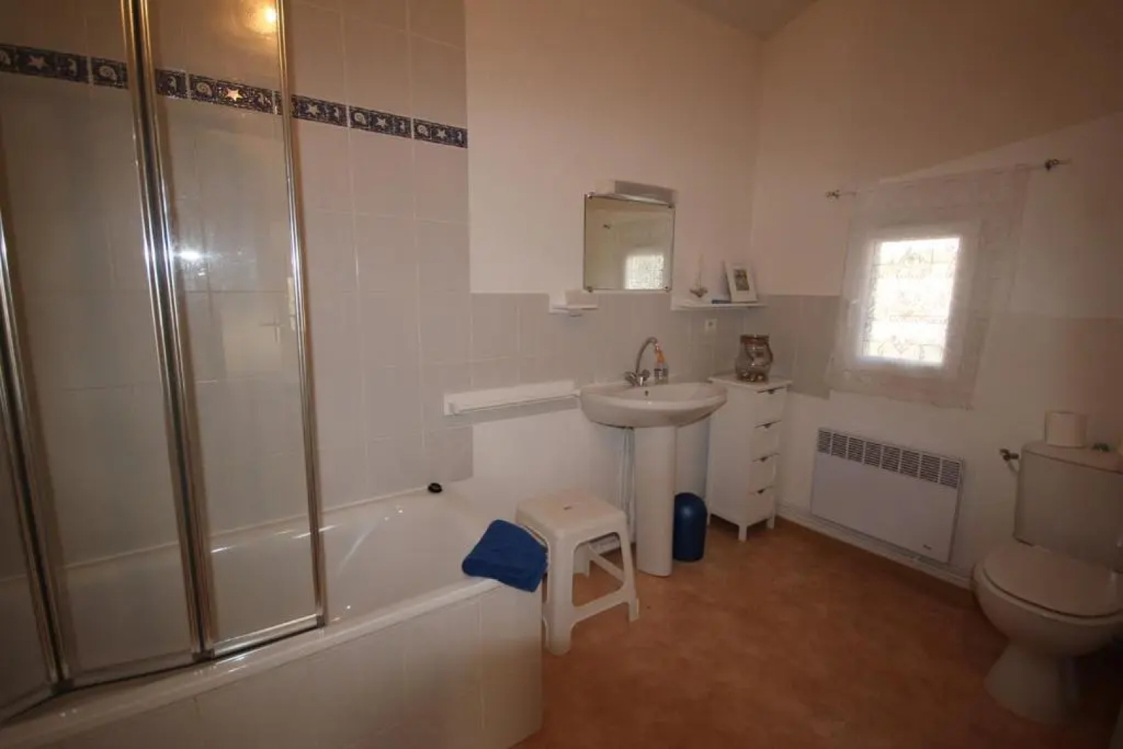 Belle villa climatisée 4 chambres 10 couchages 2 terrasses parking privatif dans résidence sécurisée piscine commune 800 m de la mer LRCS69