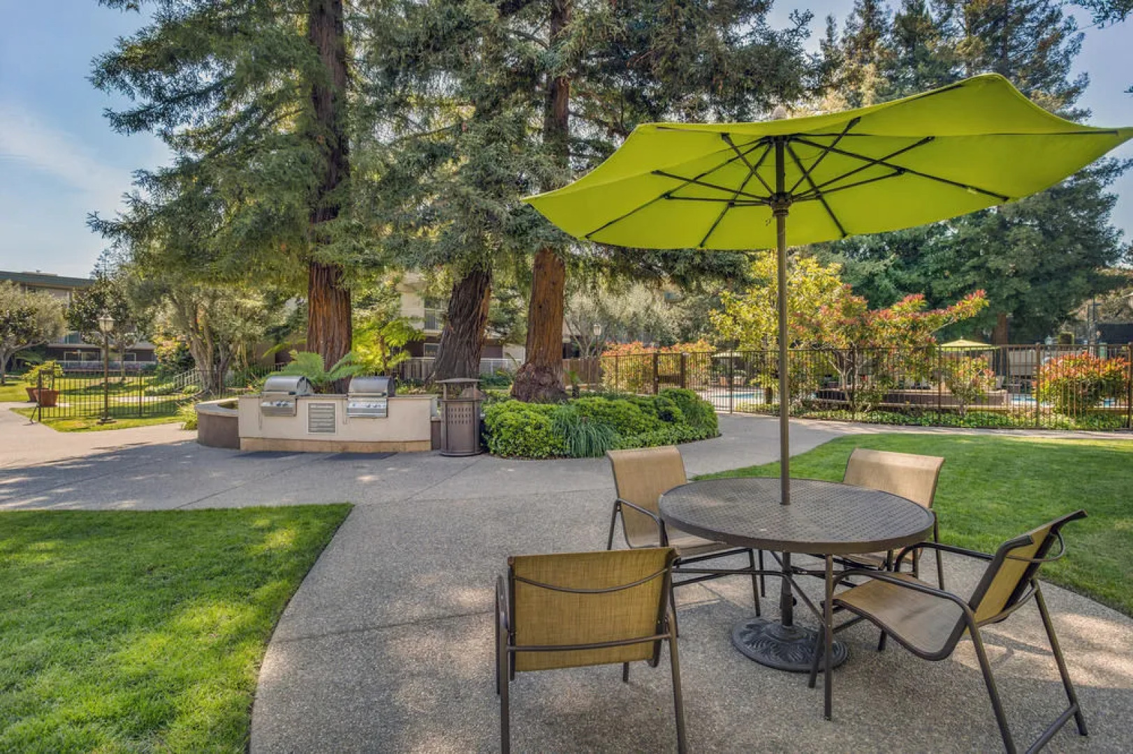 Oakwood Eaves Mountain View at Middlefield