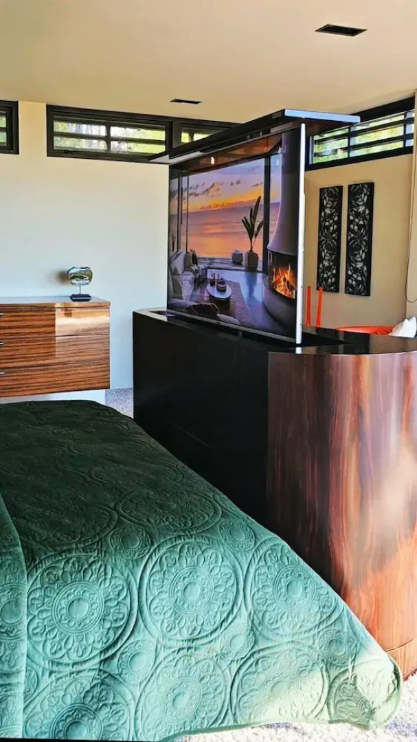 Fireplace Suite - Ocean Views & Beach