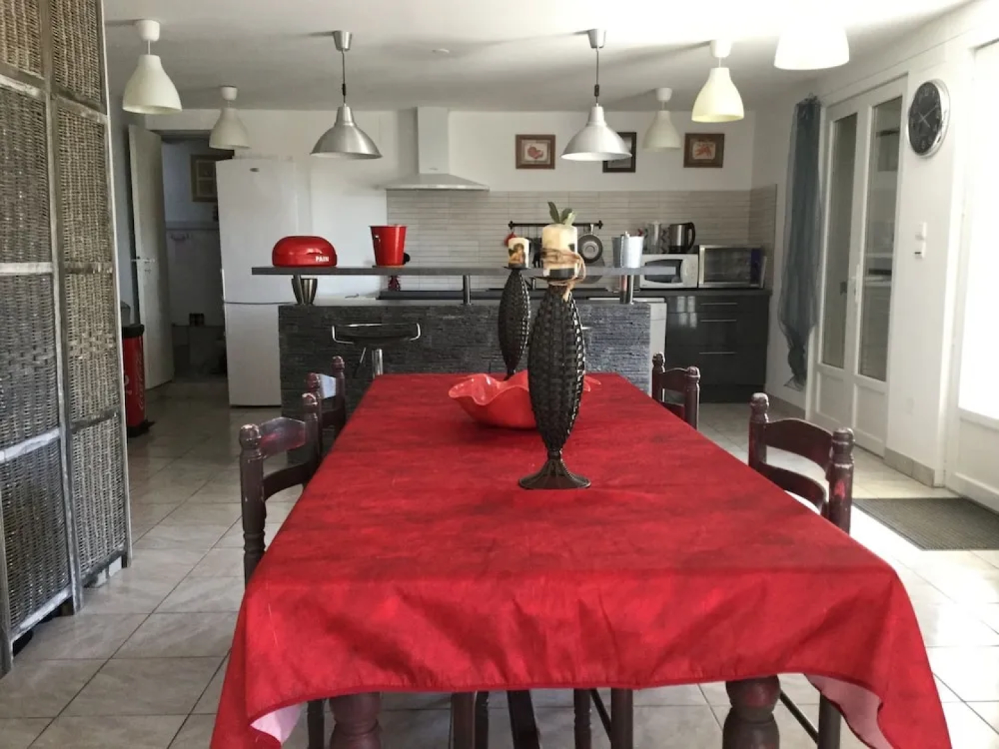 House With 4 Bedrooms in Roquemaure, With Pool Access, Enclosed Garden