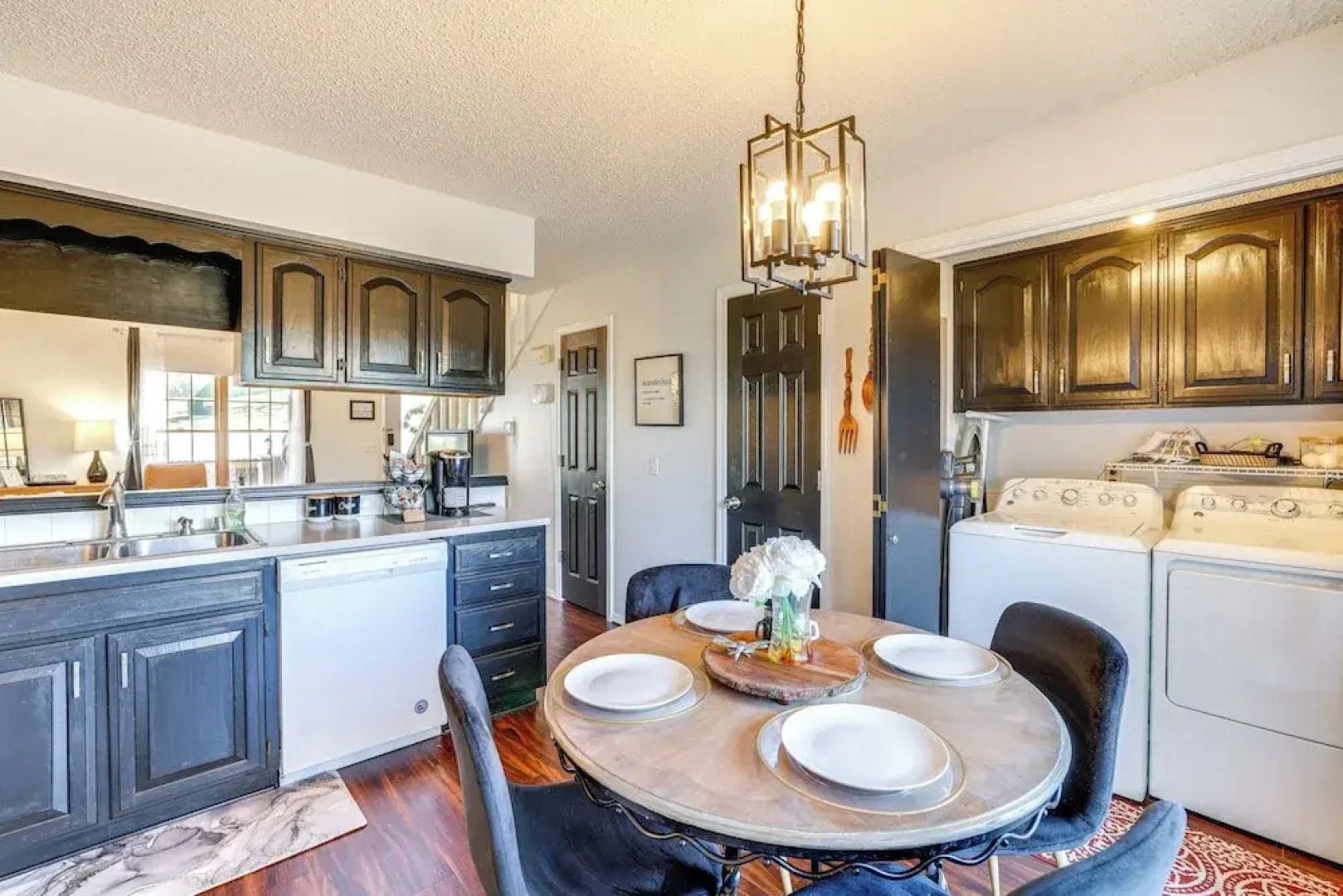 Holiday Island Escape w/ Panoramic Lake Views