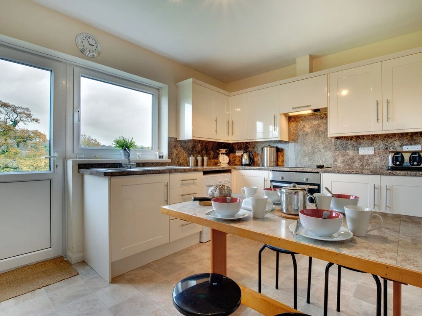 Homely Holiday Home in Saundersfoot With Garden