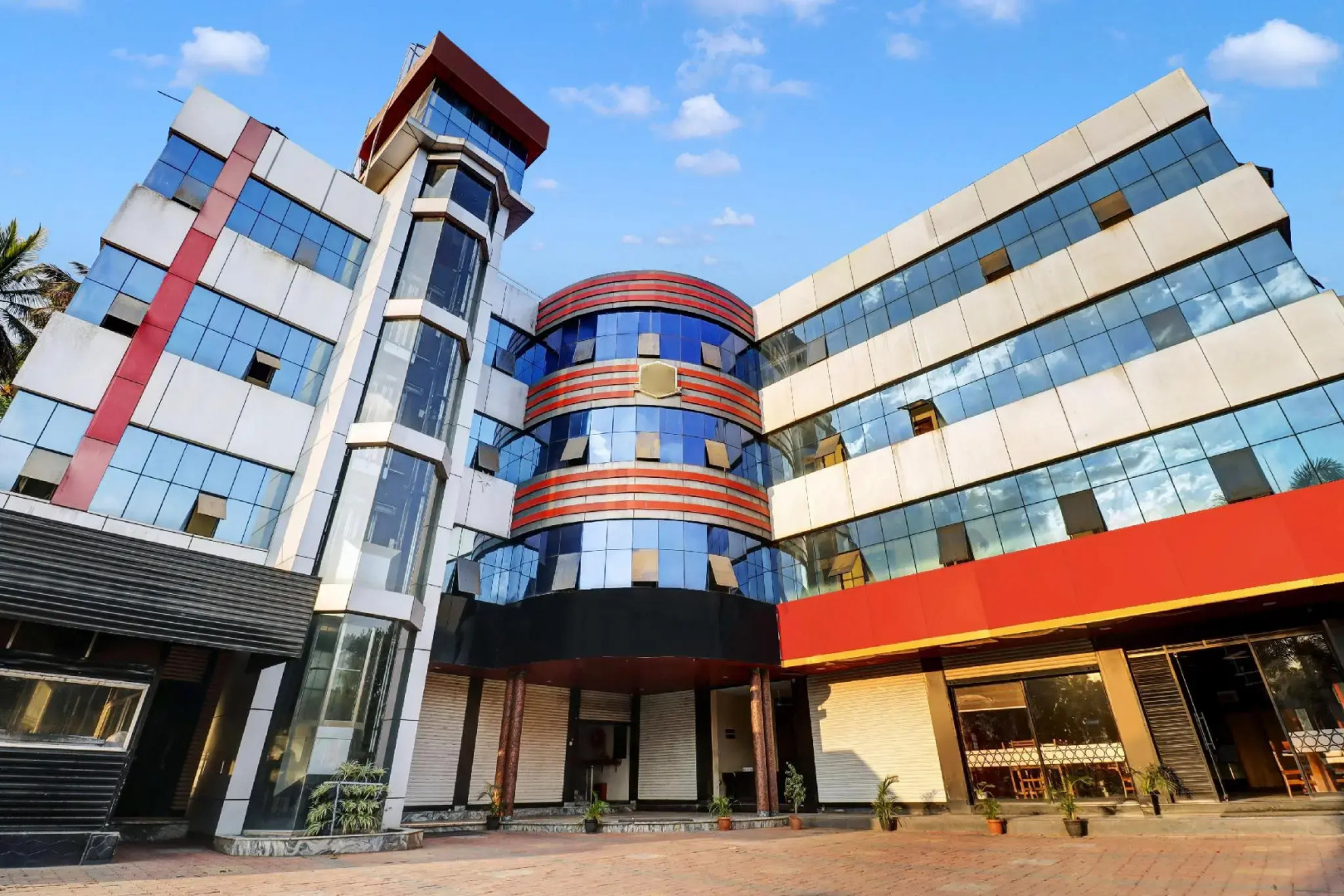 West Gate Inn & Suites By OYO Rooms