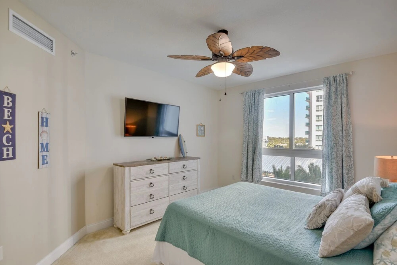 Luxe Resort Condo - 2 Mi to Daytona Beach!