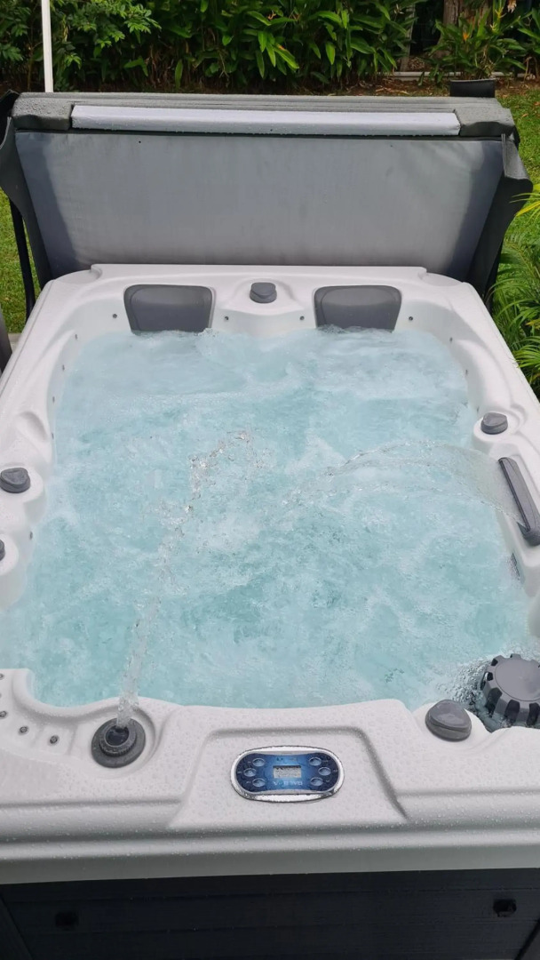 Villa de 3 chambres avec piscine privee jacuzzi et jardin clos a Baie Mahault