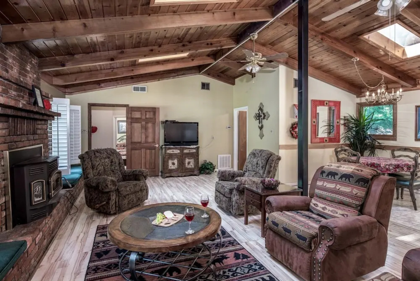 Lady Marmalade's River Cottage - Five Bedroom Cabin