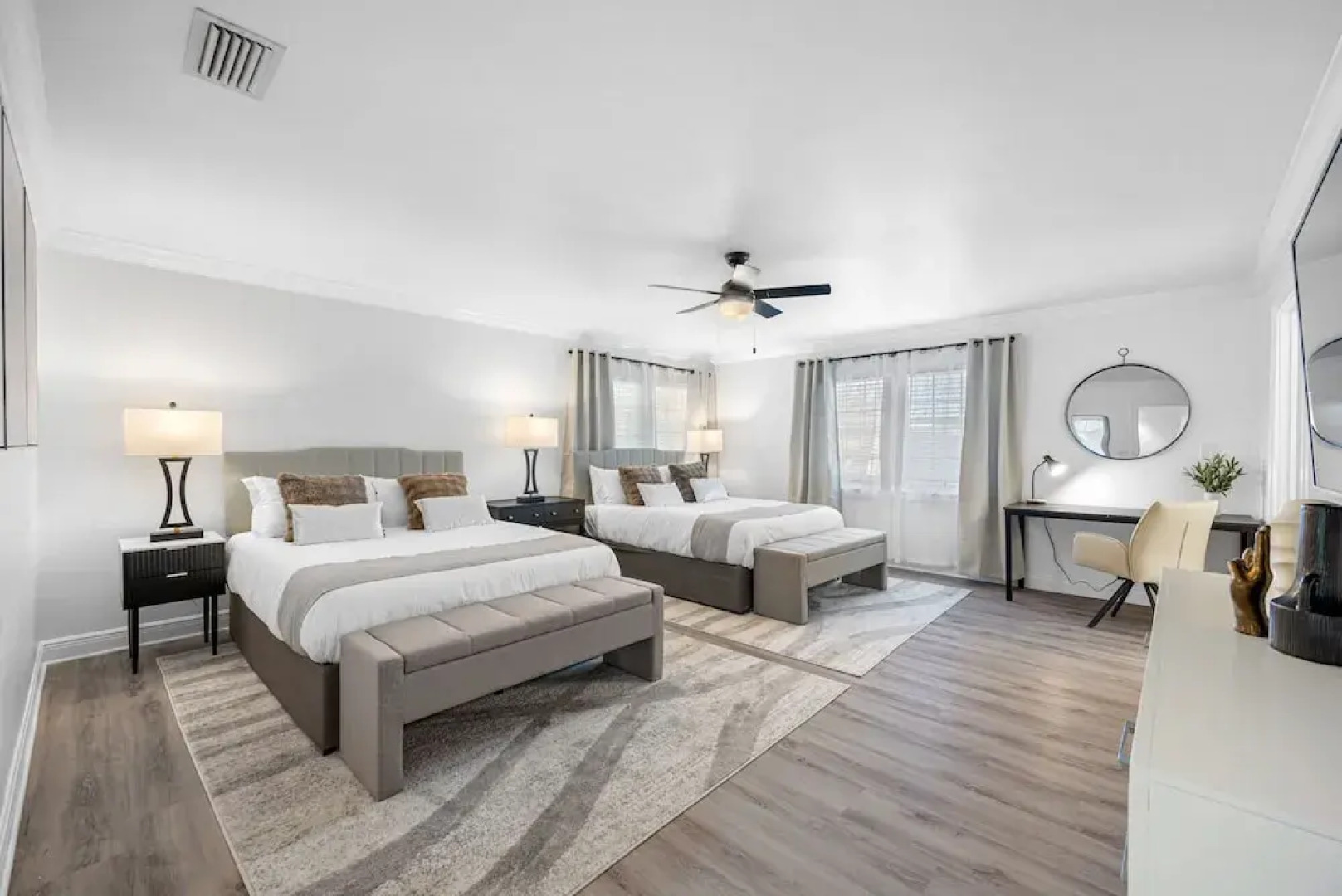 Exquisite Bayview Villa With Pool and Games!