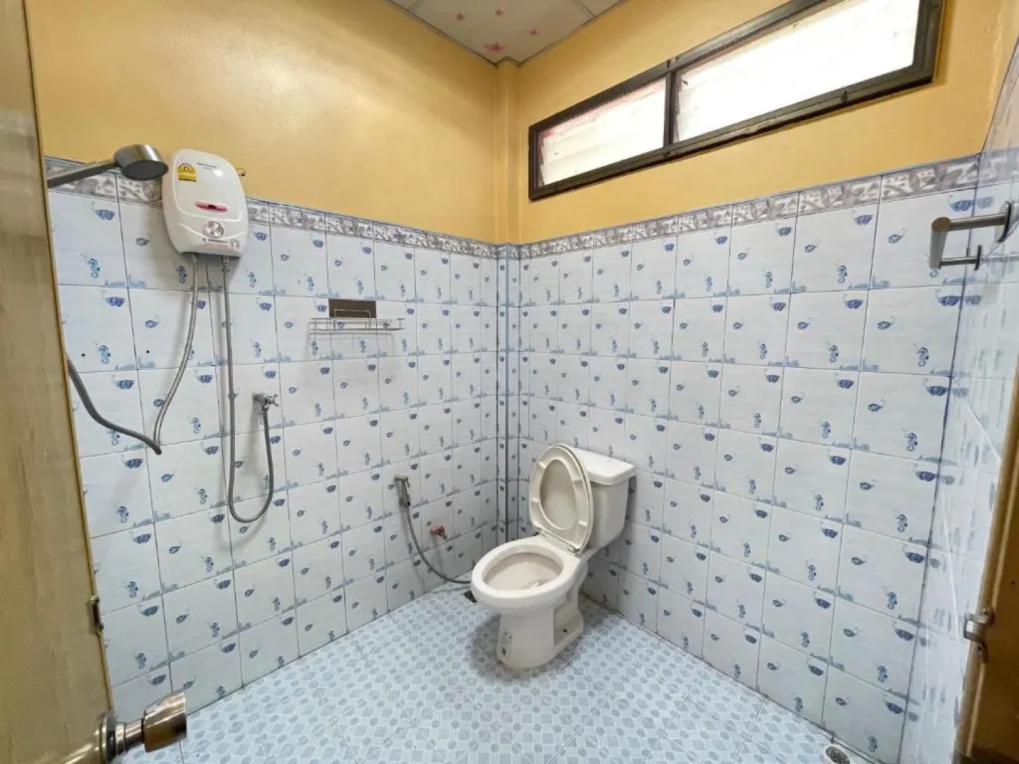 Rain Tree Cafe & Homestay