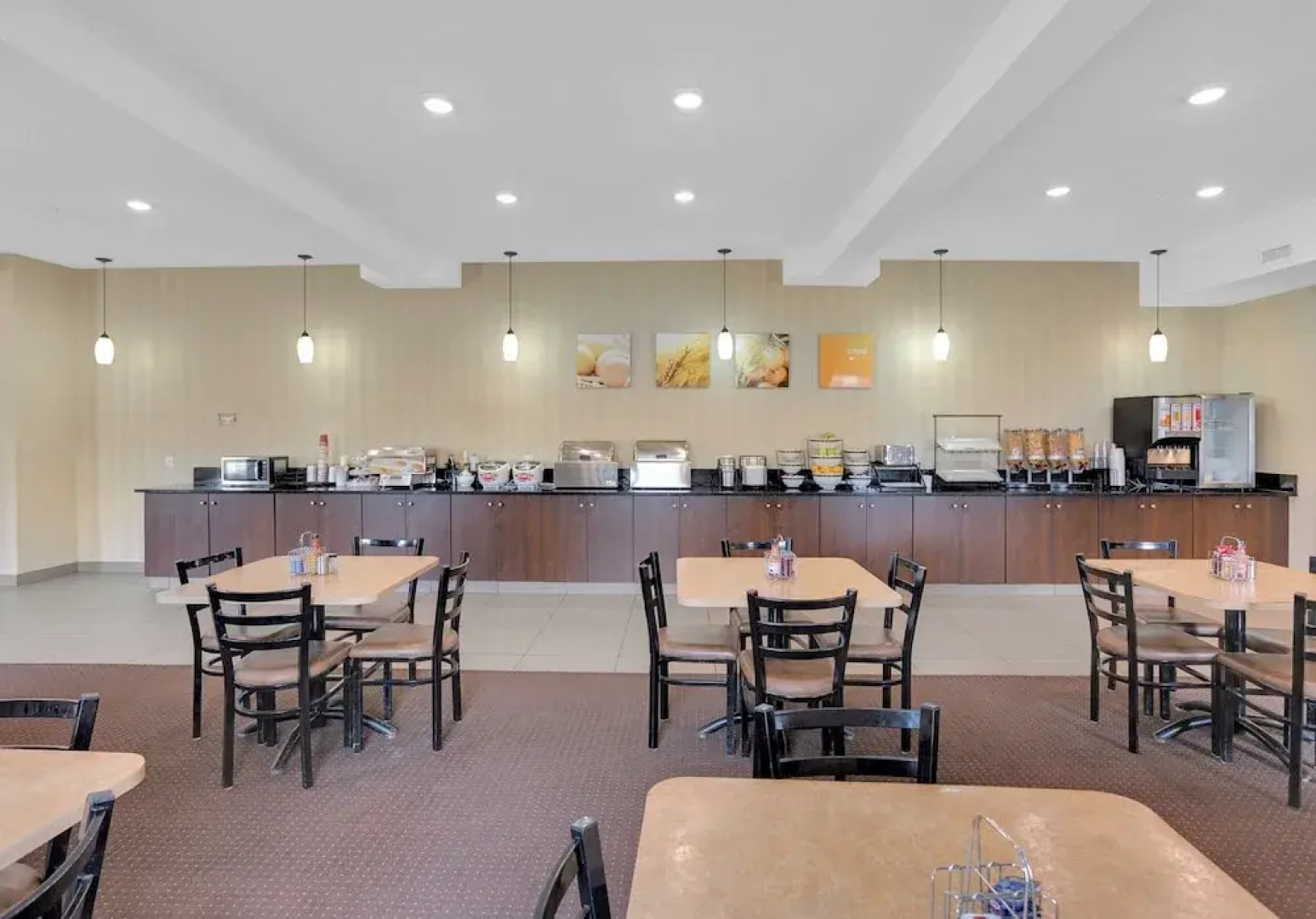 Duvernay Inn & Suites