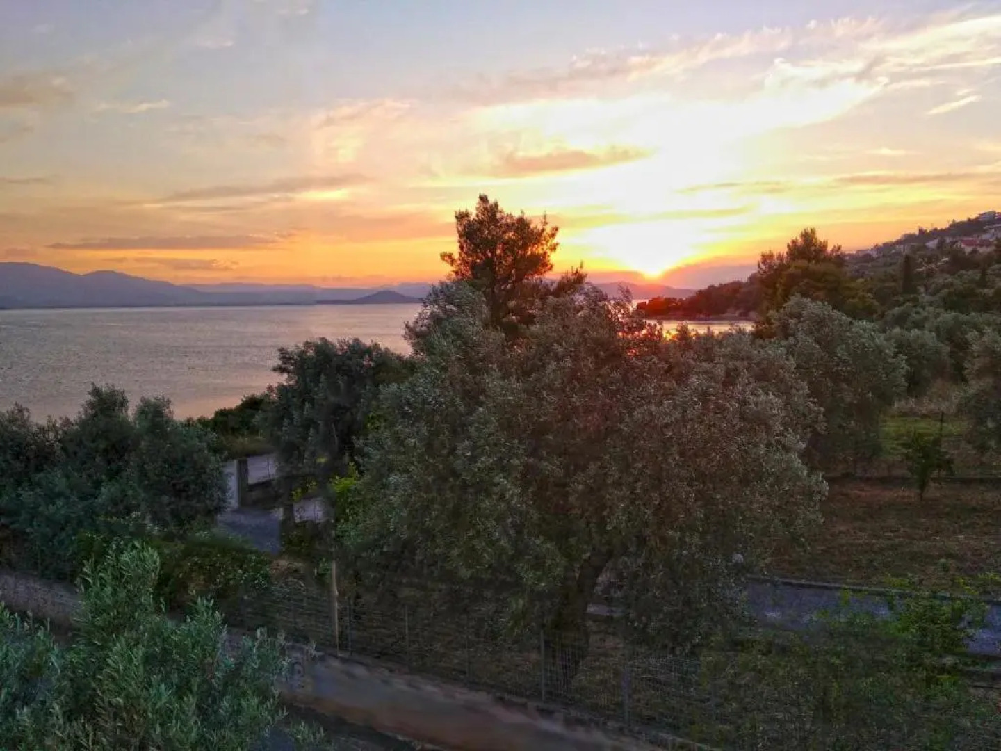 Theologos: Front Sea View Apartment