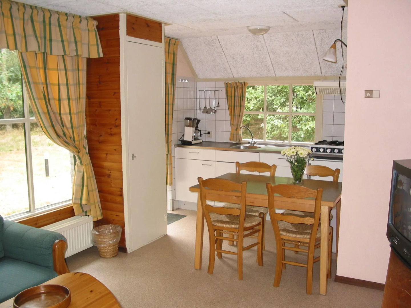 Well furnished bungalow, surrounded by nature