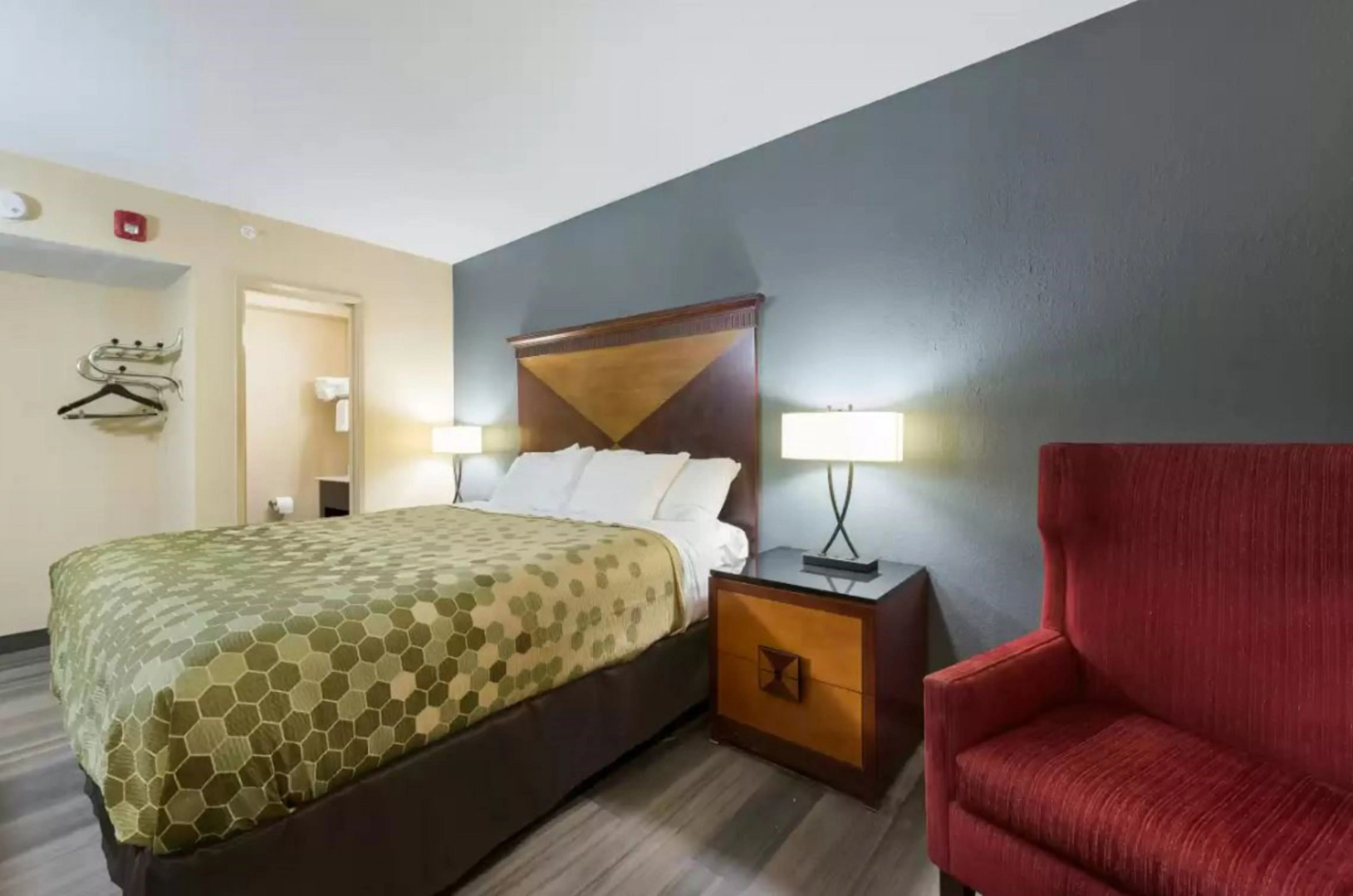 Econo Lodge Inn & Suites Mason City - Clear Lake