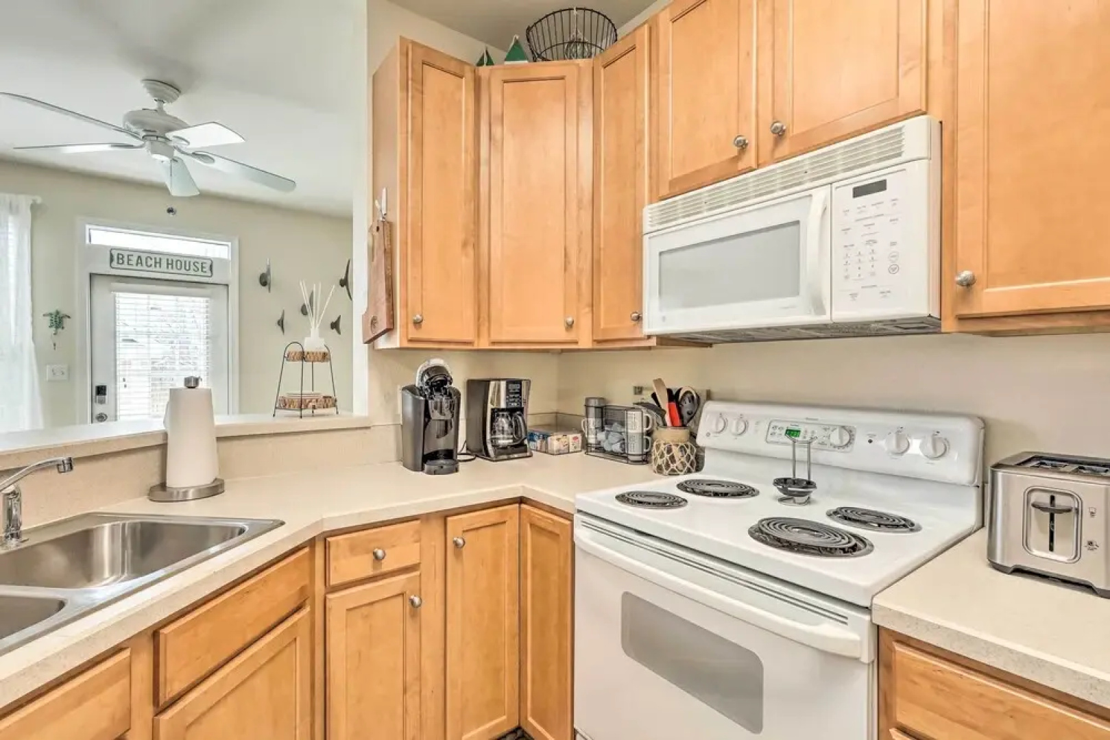Ocean View Townhome w/ Pool & Golf Course Access
