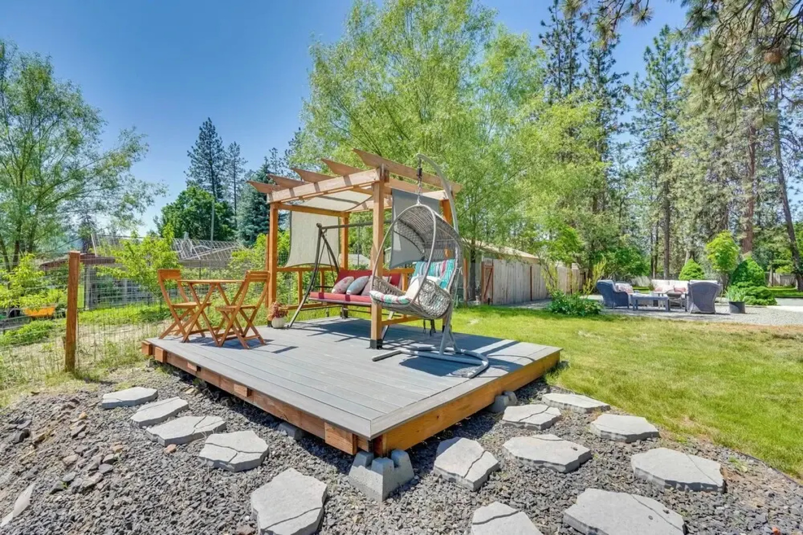 Nine Mile Falls Hideaway: Scenic Retreat on River