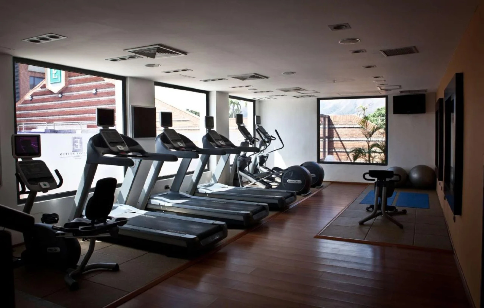 Embassy Suites By Hilton Valencia-Downtown