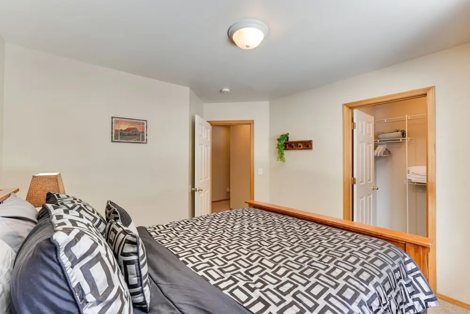 Klamath Falls Townhome w/ Deck & Resort Amenities!