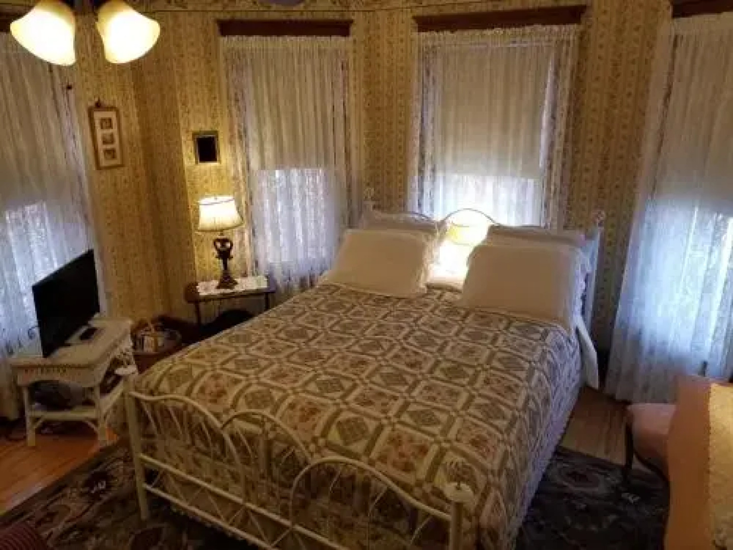 Rose & Thistle Bed & Breakfast