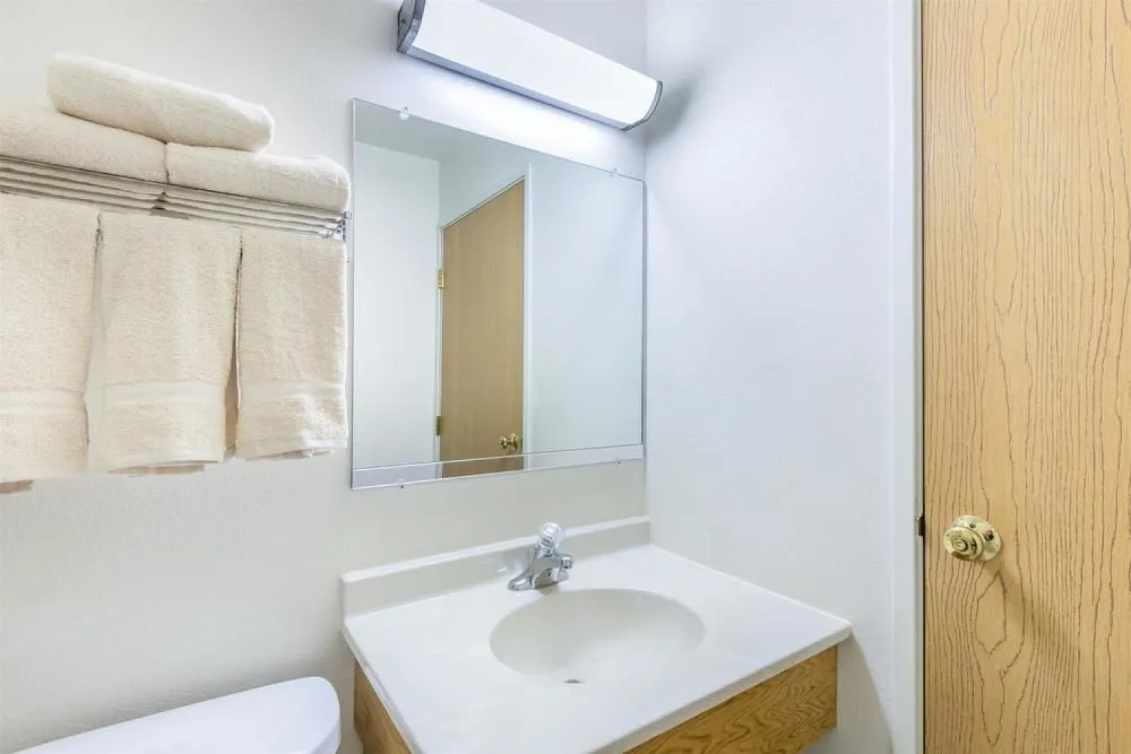 Super 8 West Middlesex/Sharon Area