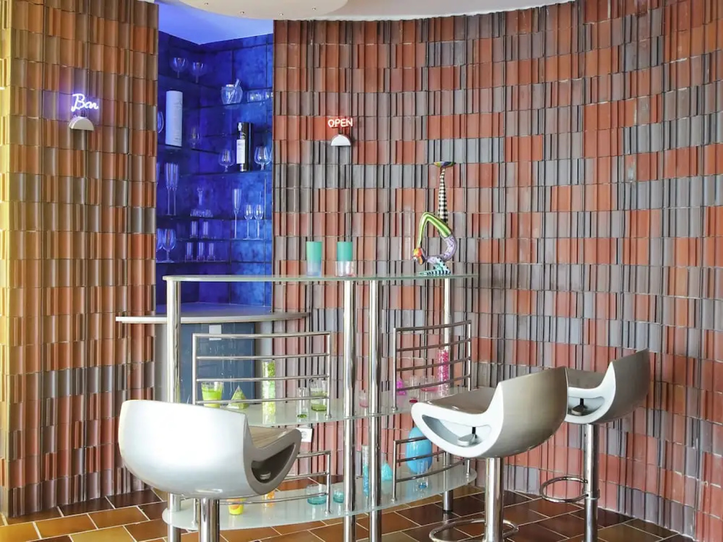 Hilltop Villa in Mandelieu-la-napoule With Sauna & Pool