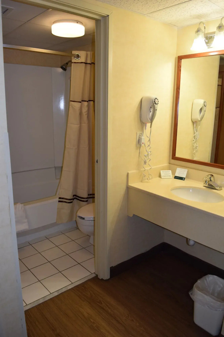 Quality Hotel & Suites At The Falls